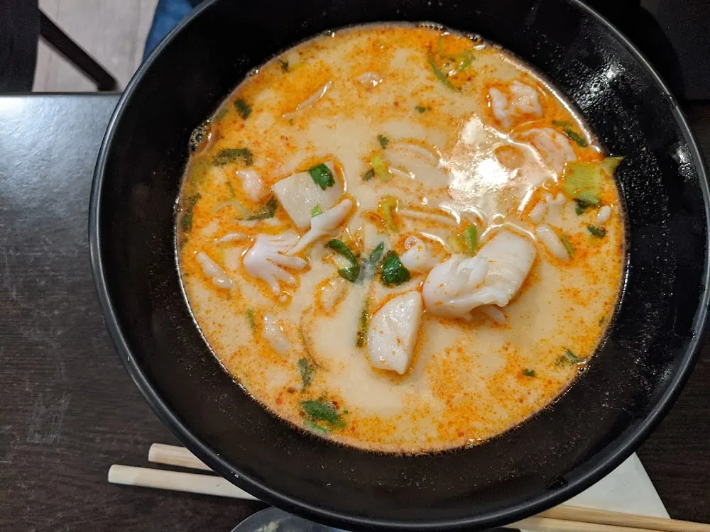 Lamian Avec Poulet Fermier Et Bouillon Coco-curry